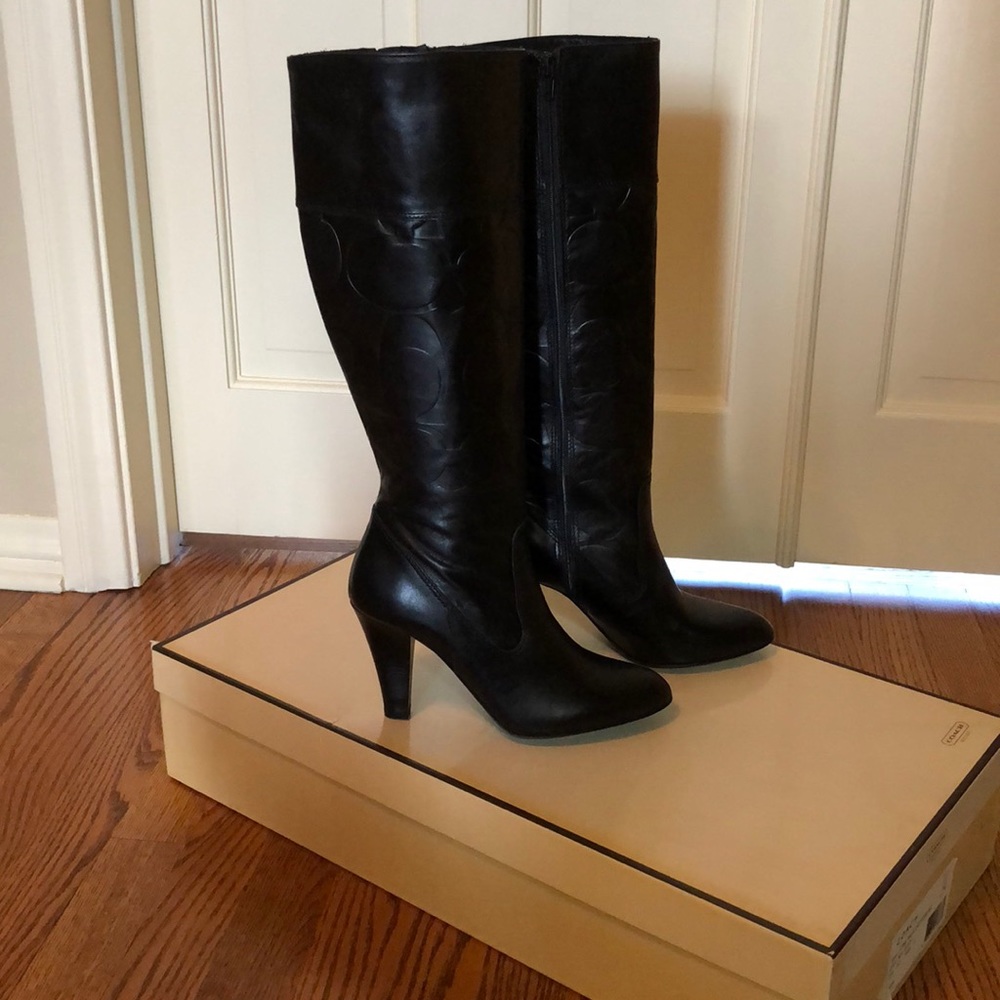 BNWT Coach Millie Signature embossed leather boots